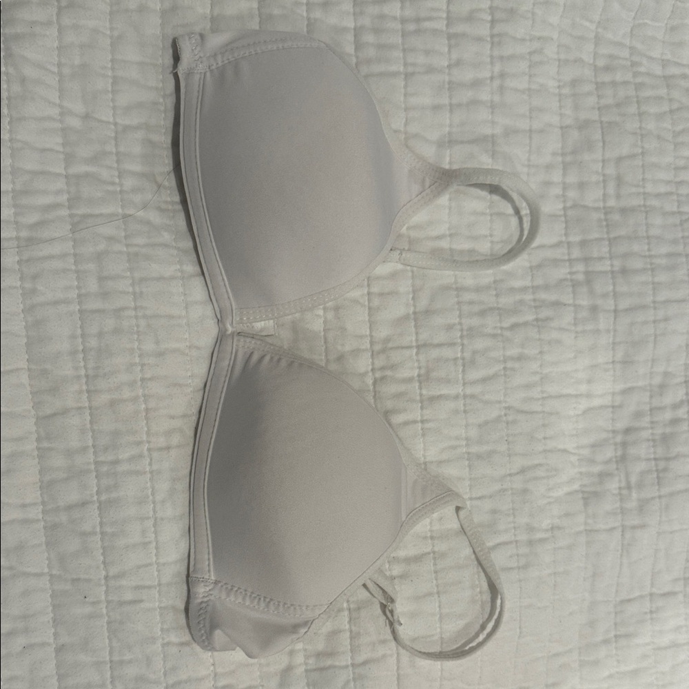 8 BRA BUNDLE-Nike, Fabletics, Hanes, & Delta-Great BUNDLE for pre-teen or teen! - Picture 5 of 13